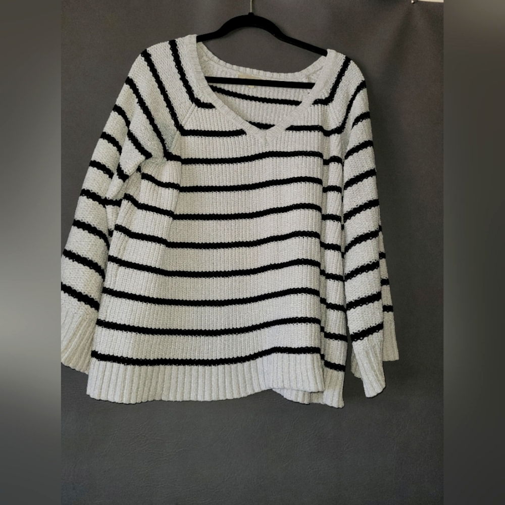 Layered womens white blue two tone  stripped sweater size M vneck 100% Polyester